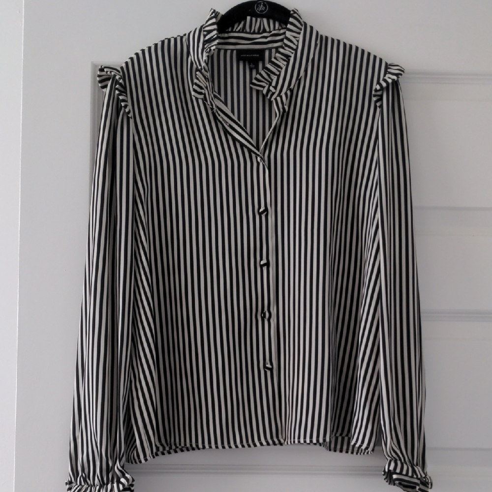 Who What Wear Black and White Ruffled Blouse with Mandarin Collar